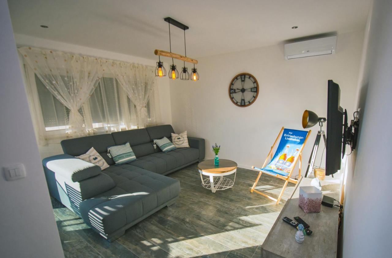 Deluxe 2 Bedroom Apartment With Sea View Baška Voda Exterior foto